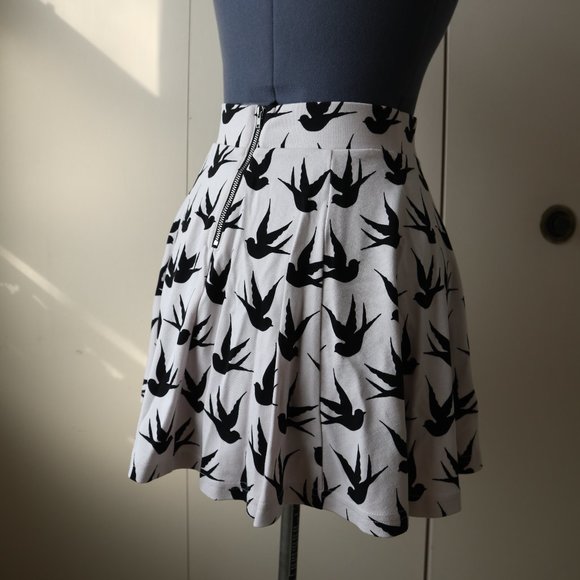 H&M Bird Patterned Circle Skirt - Picture 3 of 10